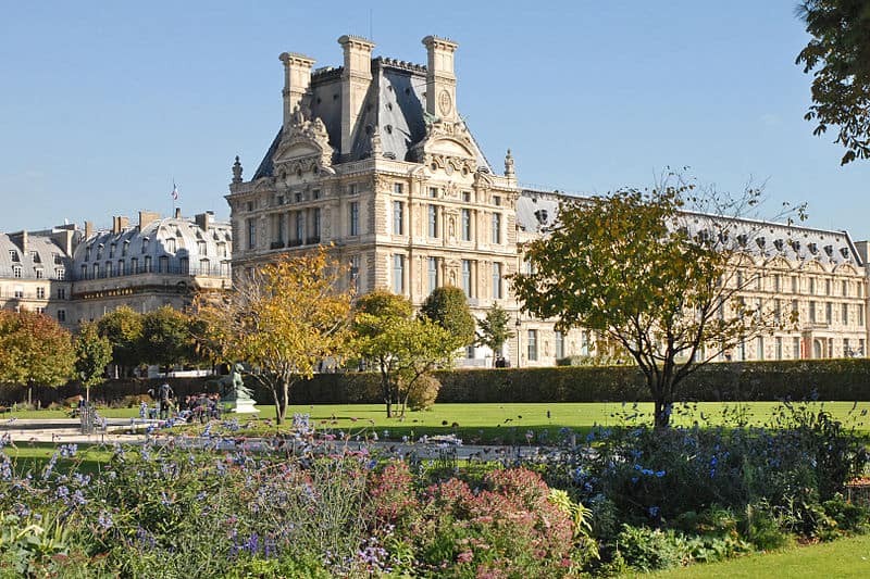 "Le pavillon de Marsac et le jardin des Tuileries," © 21 October 2010Dalbera, {CC-BY-SA-3.0} http://commons.wikimedia.org/wiki/File:Le_pavillon_de_Marsac_et_le_jardin_des_Tuileries.jpg 800px-Le_pavillon_de_Marsac_et_le_jardin_des_Tuileries