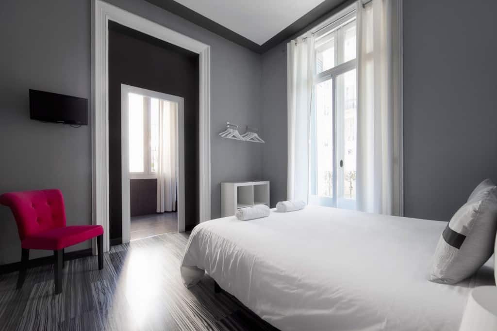 Hostal Khronos, Photo Credit: http://www.hostalkhronos.com/
